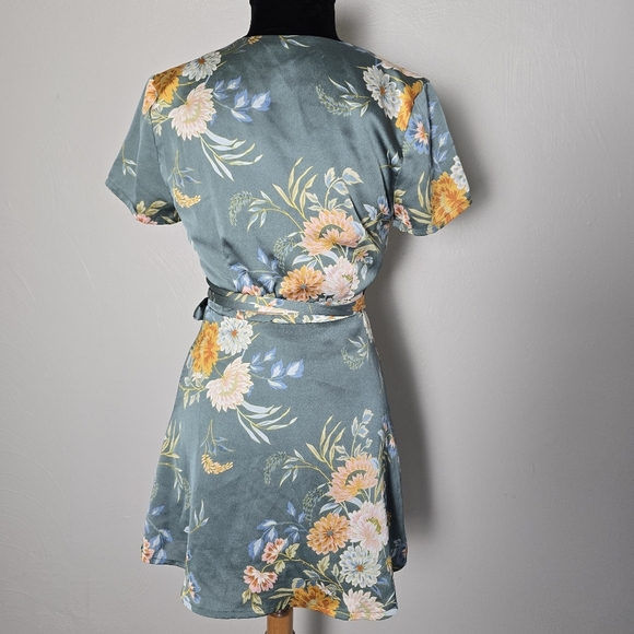Superdown Floral Wrap Dress in Green and Yellow XS - Picture 3 of 9
